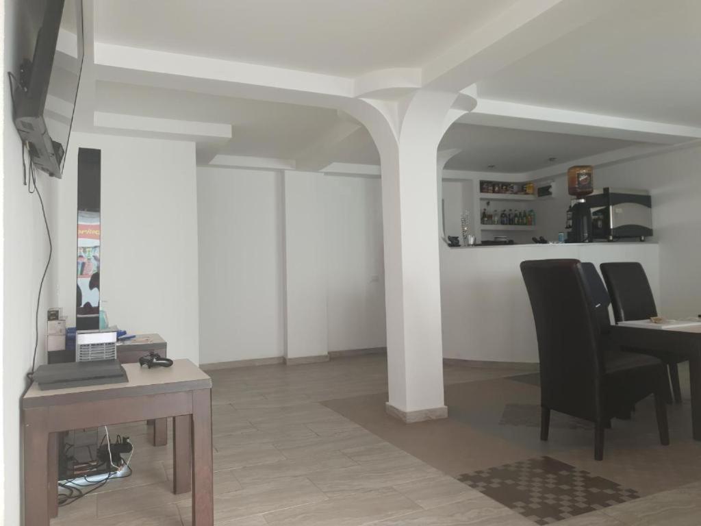 La Zinculescu Hotel Albestii Paminteni Ngoại thất bức ảnh